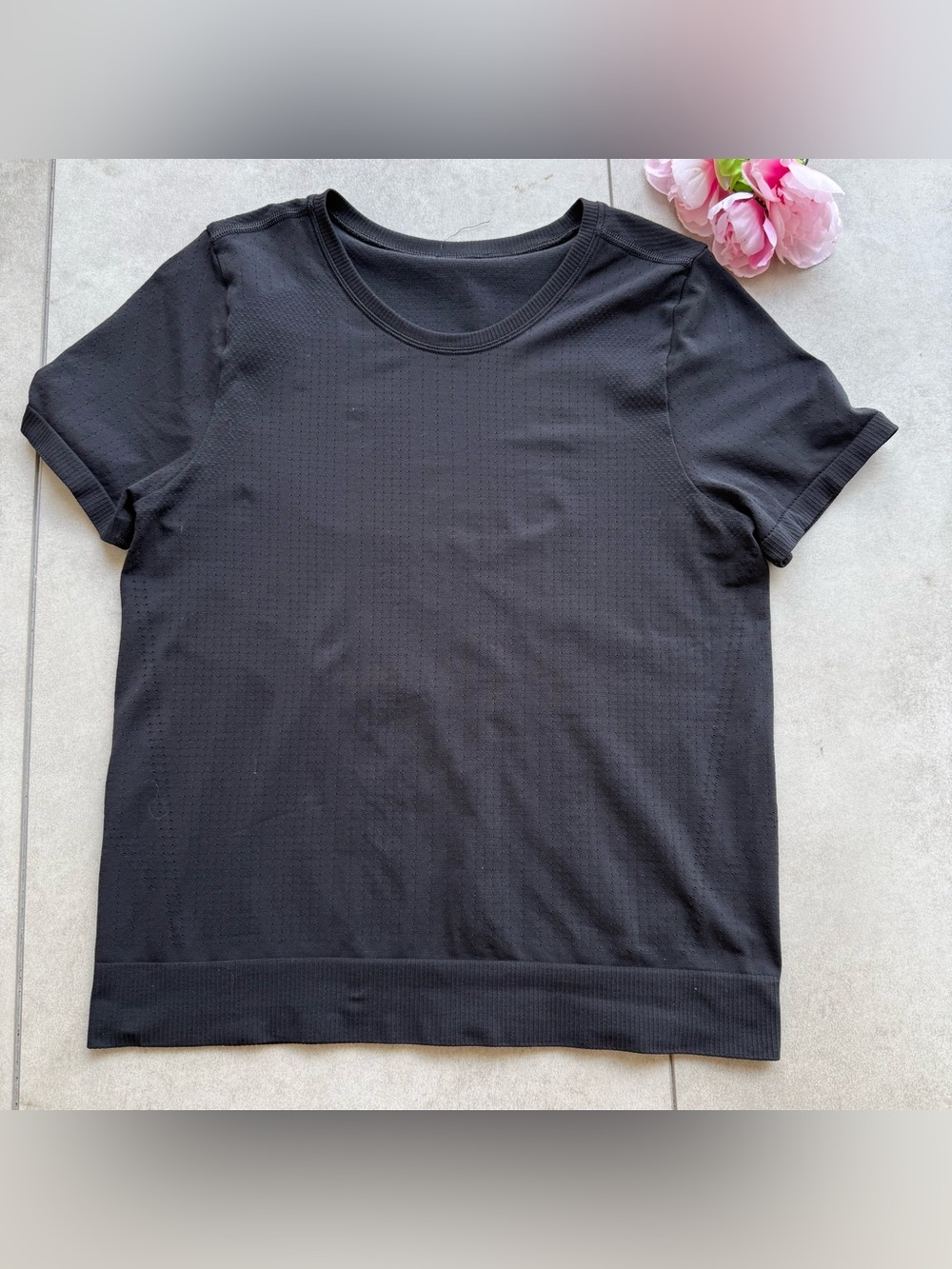 Athleta Sportwear Shirt Small Black crew neck short sleeves